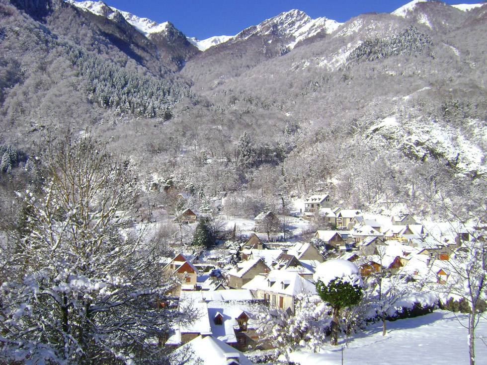 Cier de Luchon sous la neige Cier de Luchon sous la neige